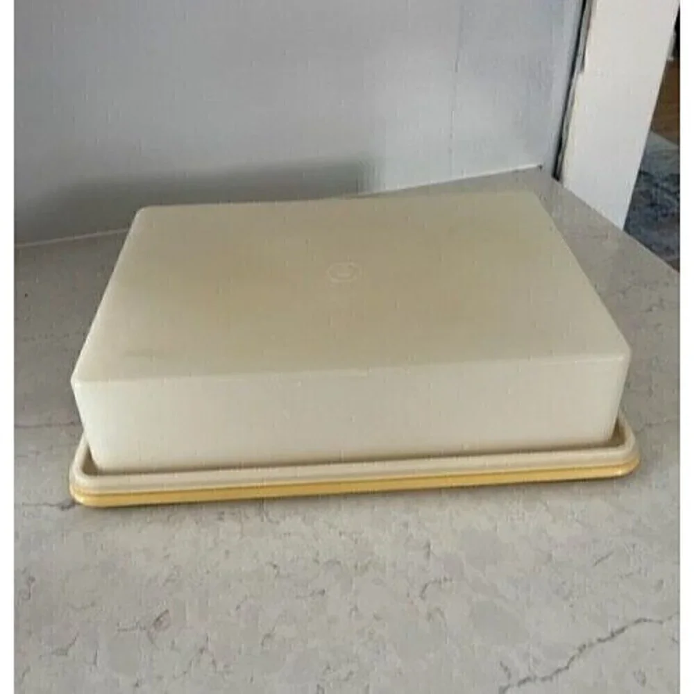 VINTAGE Tupperware Harvest Gold Rectangle 2 Piece Cake Carrier